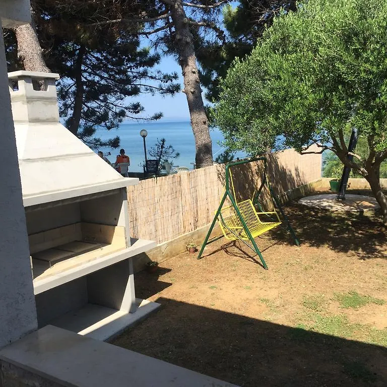 Beachfront Skoblar Holiday Home With Seaview Privlaka