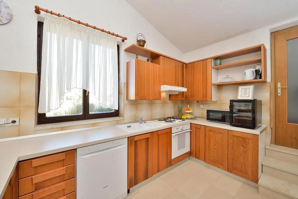 Beachfront Skoblar Holiday Home With Seaview プリヴラカ クロアチア