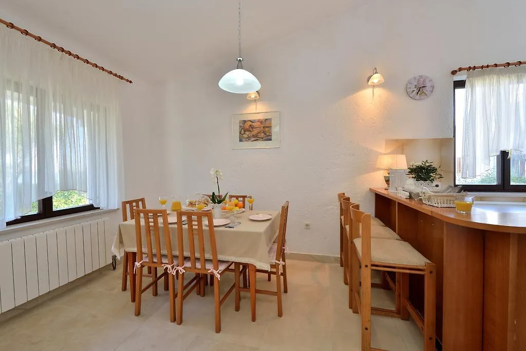 Beachfront Skoblar Holiday Home With Seaview Privlaka  Privlaka (Zadar)