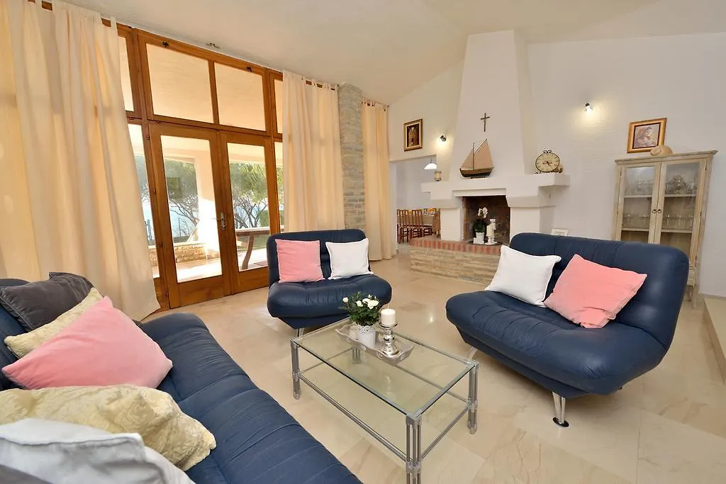 Beachfront Skoblar Holiday Home With Seaview プリヴラカ
