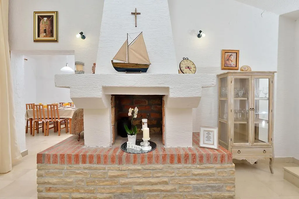 Beachfront Skoblar Holiday Home With Seaview Privlaka   Privlaka (Zadar)