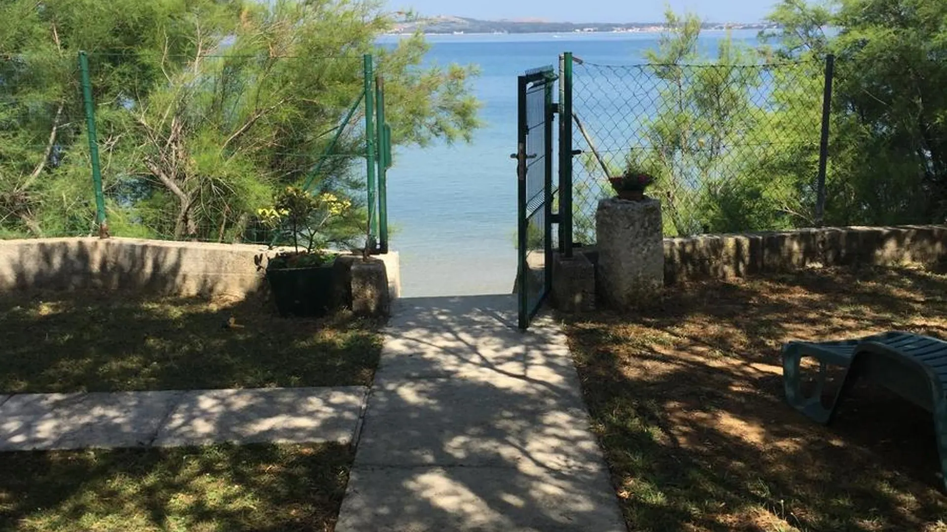 Beachfront Skoblar Holiday Home With Seaview Privlaka