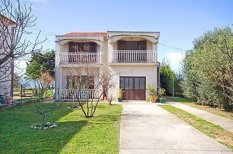 Beachfront Skoblar Holiday Home With Seaview Privlaka