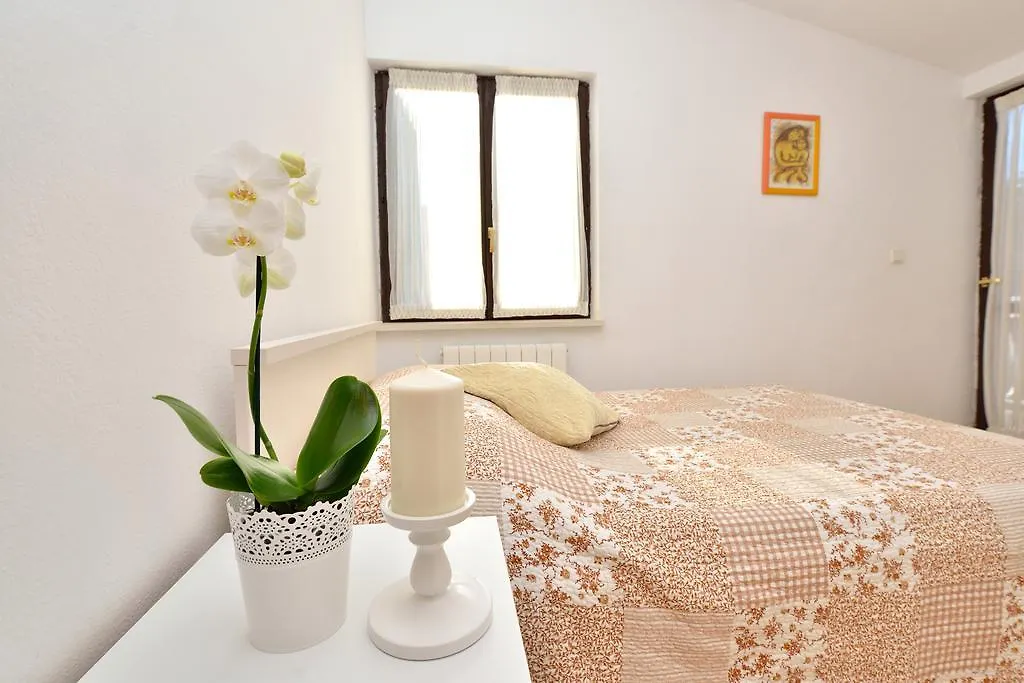 Beachfront Skoblar Holiday Home With Seaview Privlaka