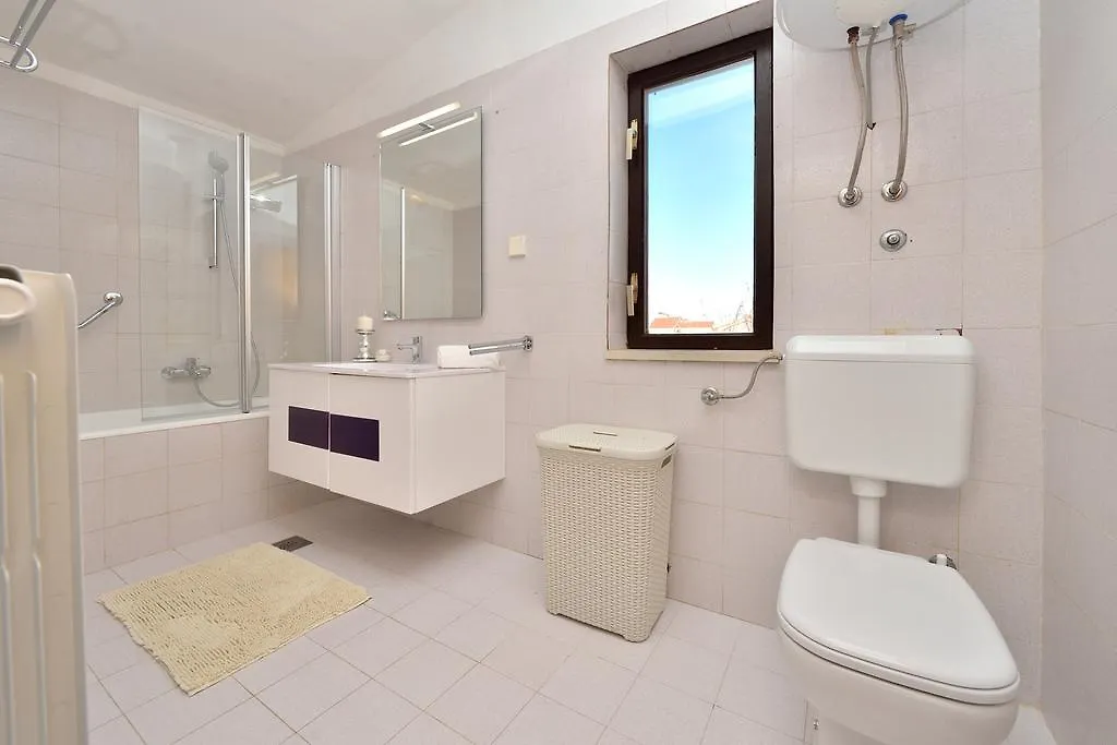 Beachfront Skoblar Holiday Home With Seaview Privlaka